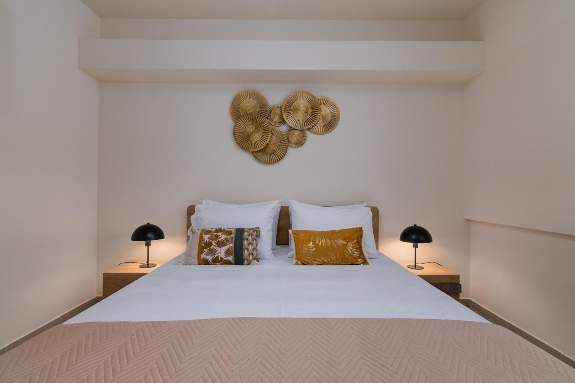 Oikies Luxury Apartments With Private Free Parking Area Айос-Ніколаос Номер фото